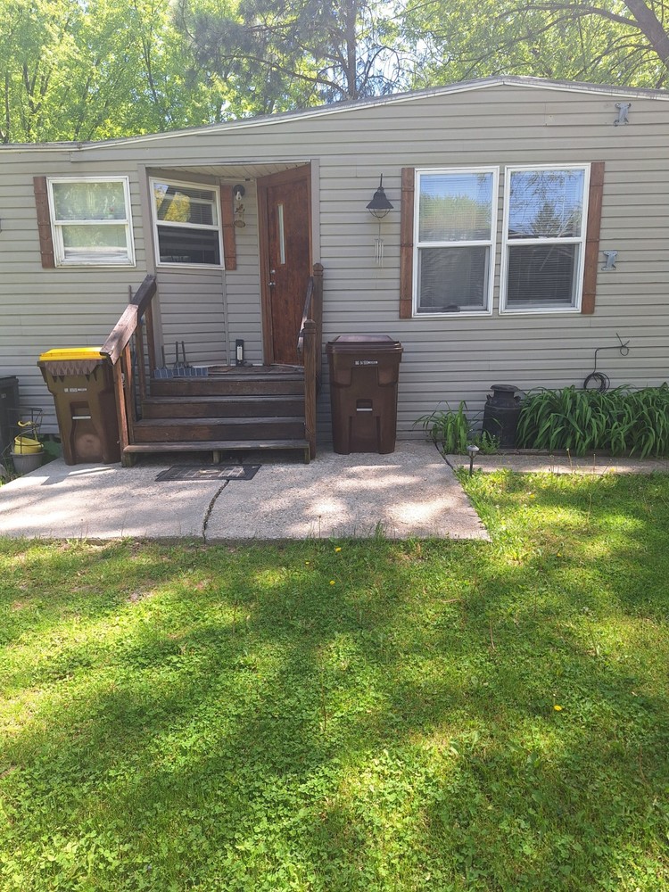 Contemporary Modular Home with Front Porch, Vinyl and Wood Siding, 1 Story