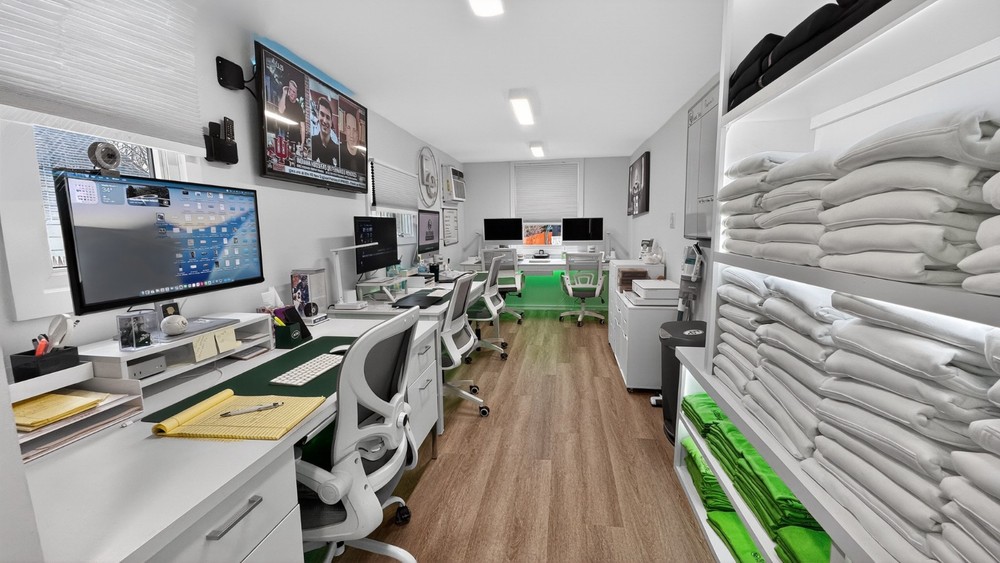 office trailer mobile office, can be used for barbershop, living room, etc.