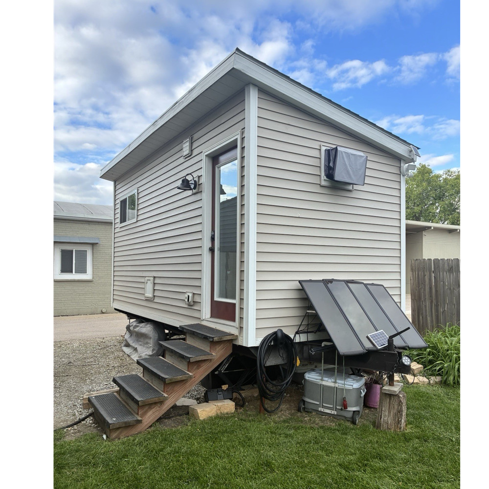 Contemporary Tiny House, Modern Architecture, Heating/AC, 150 ft²