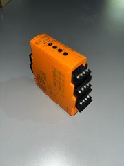 IFM DD0203 / IFM D200/FR1A 110-240VAC 24VDC