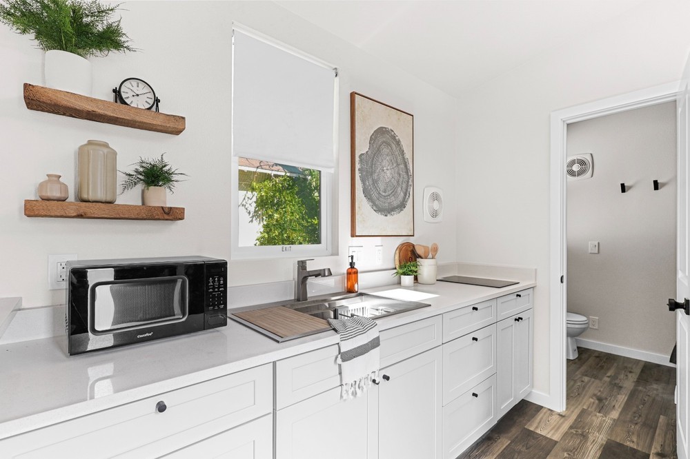 New Forever Tiny Home on Wheels 32′ studio Single Story with full kit & bath