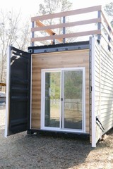 40’ Modern Luxury Container Home with Rooftop Deck